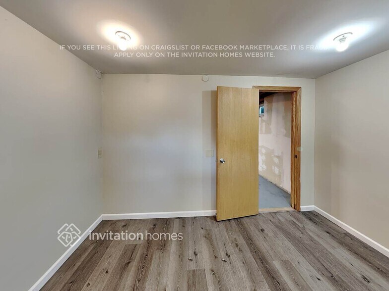 Building Photo - 13010 Deerwood Ln N
