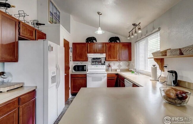 Building Photo - Beautiful, Light-Filled 4 bed, 2 bath North Boulder Home!