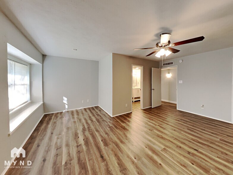 Building Photo - 3737 Longmeadow Way