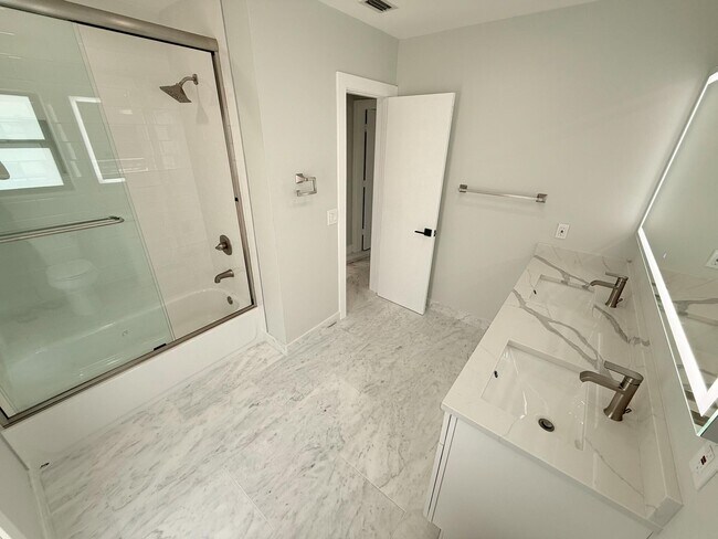 Building Photo - 4760 NW 5th Ln