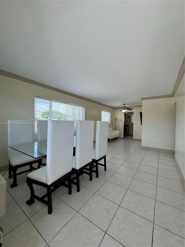 Building Photo - 8509 Crespi Blvd
