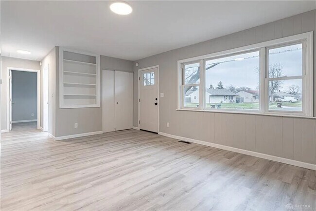 Building Photo - 2207 Whitney Pl