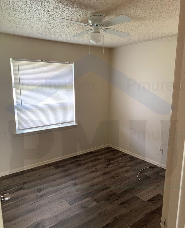 Building Photo - COMING SOON! Charming 3-bed 1- bath in Dal...