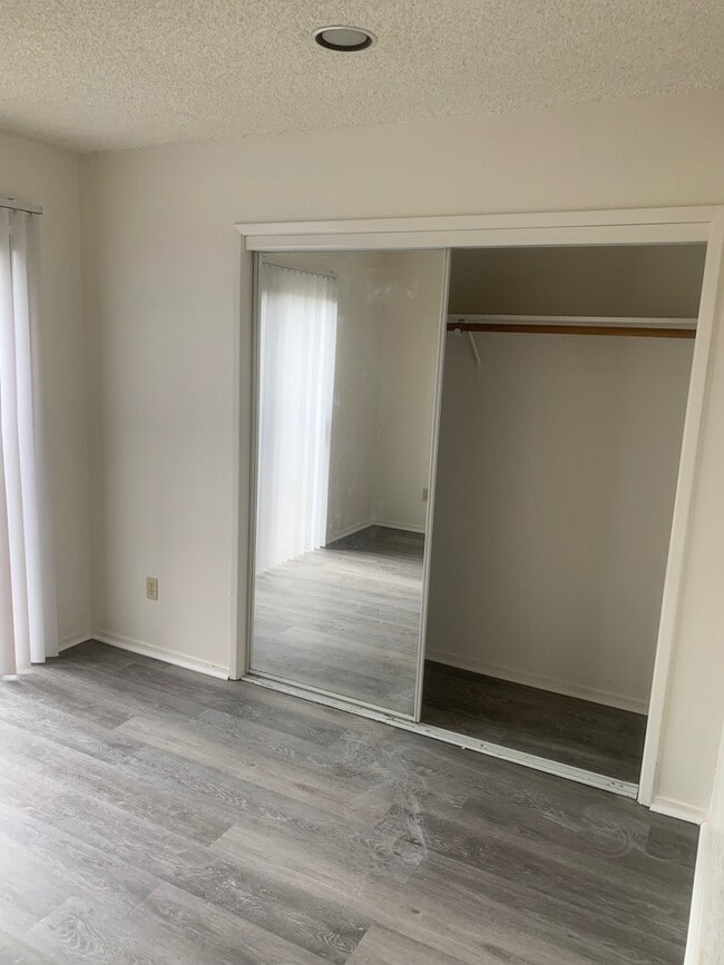 Building Photo - 1127 Bel Aire Cir