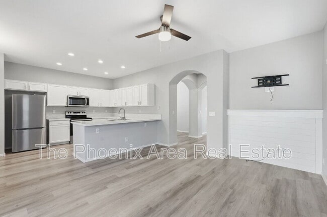 Building Photo - 534 E Bartlett Way