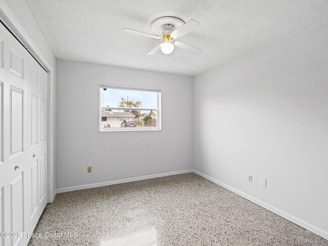 Building Photo - 905 Lisa Dr