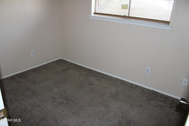 Building Photo - 5817 Blackhawk Dr
