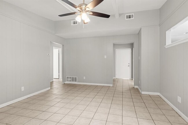 Building Photo - 10425 Quail Ridge Dr