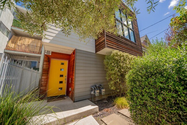 Building Photo - 848 32nd St