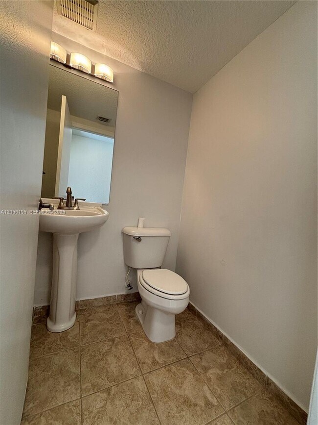 Building Photo - 4931 N Harbor Isles Dr