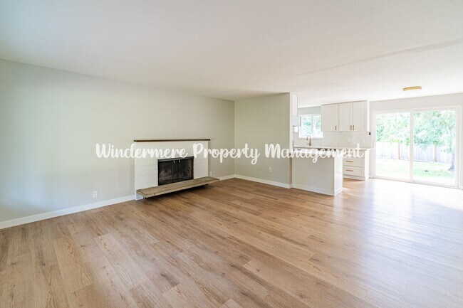 Building Photo - Charming and Bright 3 bed in Heart of Gig Harbor!