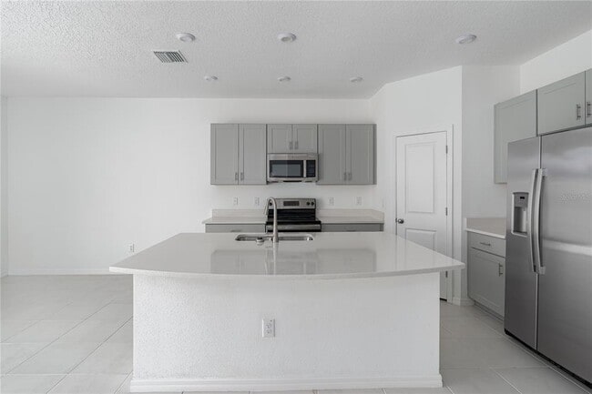 Building Photo - 6344 Willowside St