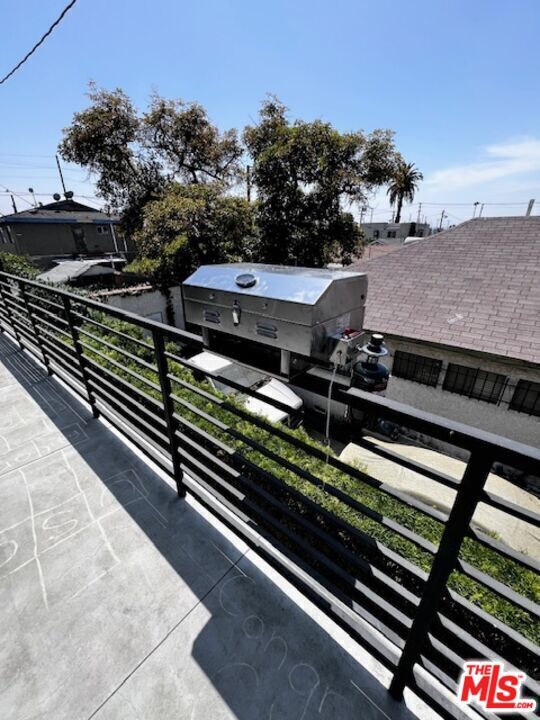 Building Photo - 1336 W 37th Dr