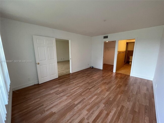 Building Photo - 4009 N Cypress Dr