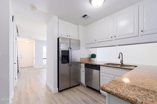 Building Photo - 28955 Oakpath Dr