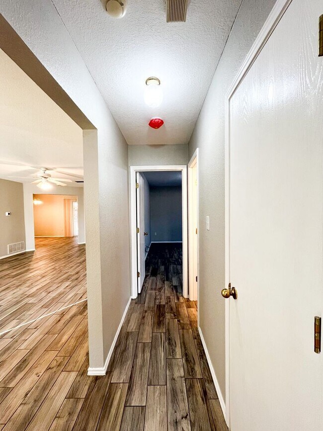 Building Photo - Available NOW Beautiful 1 story, 3 bedroom, 2 bath home. This is exactly what you have been looki...