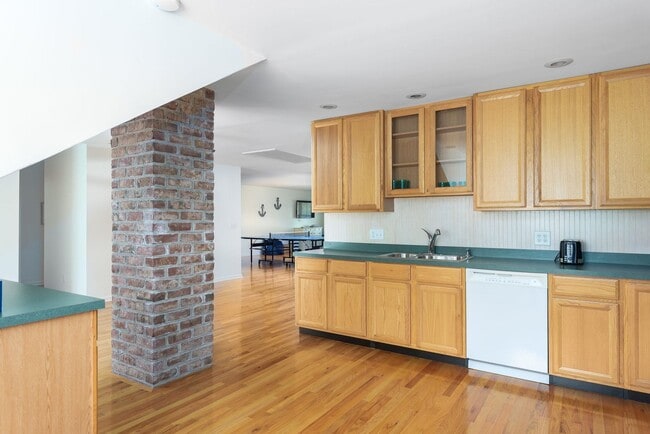 Building Photo - 2108 Ion Ave