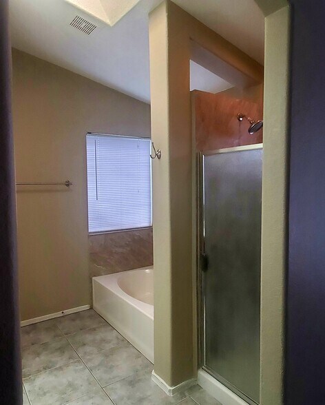 Main bath has both soaking tub & walk in shower - 9139 W Davis Rd