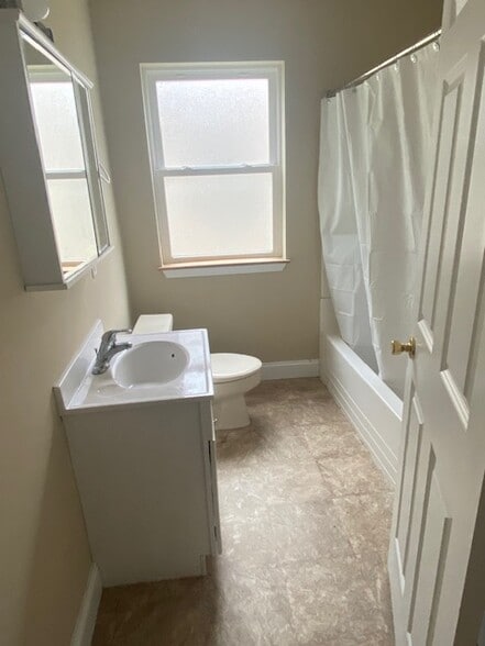 Building Photo - 1102 Lindberg Rd