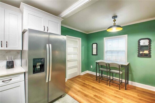 Building Photo - 1225 Graymont Dr SW