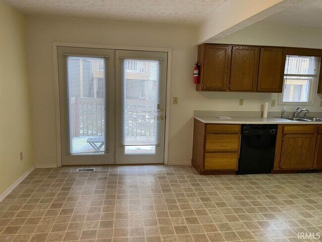 Building Photo - 438 W Northlane Dr