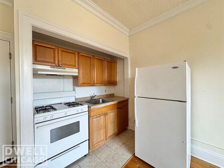 Building Photo - 2747 N Spaulding Ave