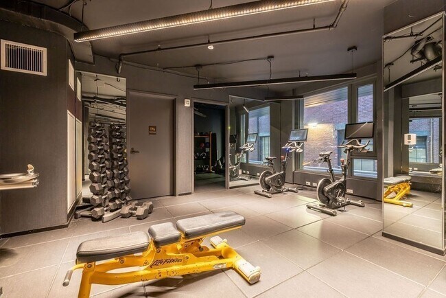 Building Photo - 55 Lagrange St