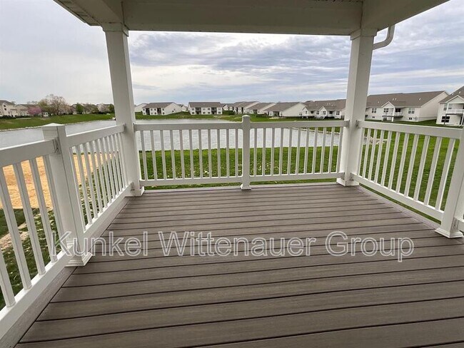 Building Photo - 812 Applewood Creek Dr
