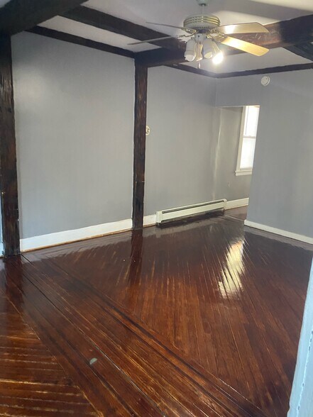 Building Photo - 421 Halsted St