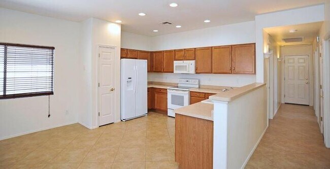 Building Photo - Priced right in Dove Mountain. Fresh & cle...