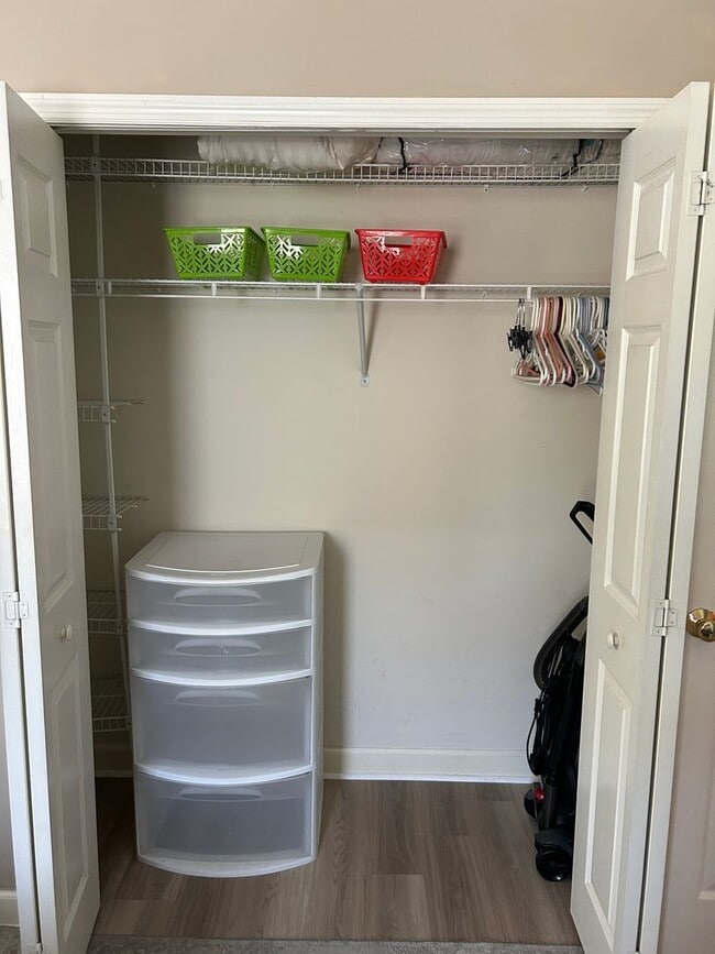 Building Photo - Fully Furnished: Stunning 3 - Bedroom 2.5 ...