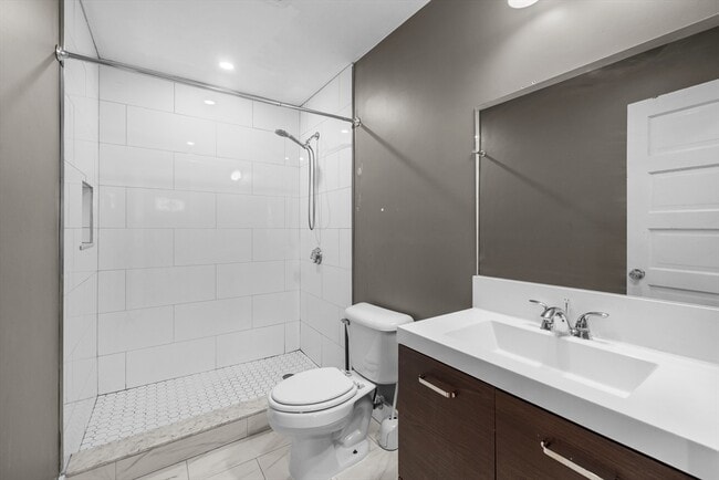 Building Photo - 25 Howes St