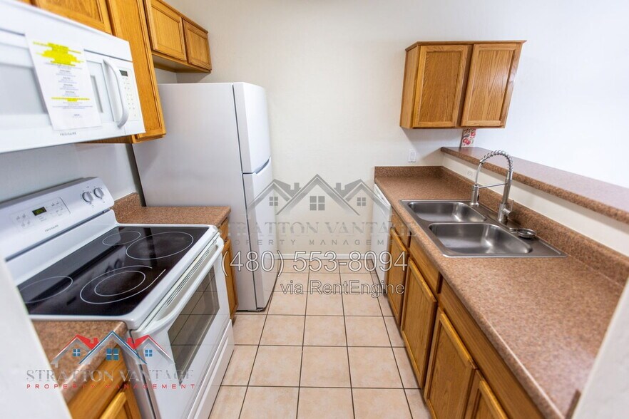 Building Photo - 3716 E University Dr