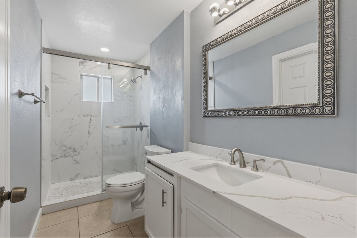 Building Photo - 711 Cisneros St