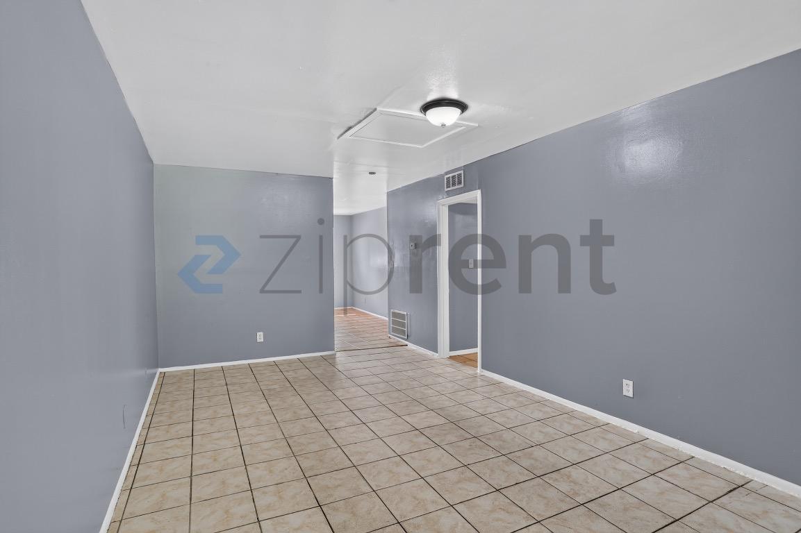 Building Photo - Unit A6