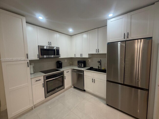 Building Photo - 12811 SW 43rd Dr