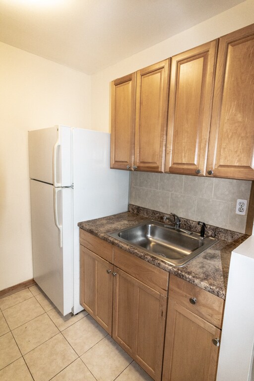 Building Photo - 140 Grove St