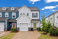 Building Photo - Stunning 3-bed, 2.5 bath townhome in Penley Place of Clover!