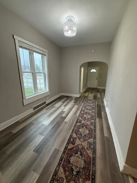 Building Photo - 512 S Randolph St