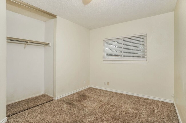 Building Photo - 10059 Birch Field Dr