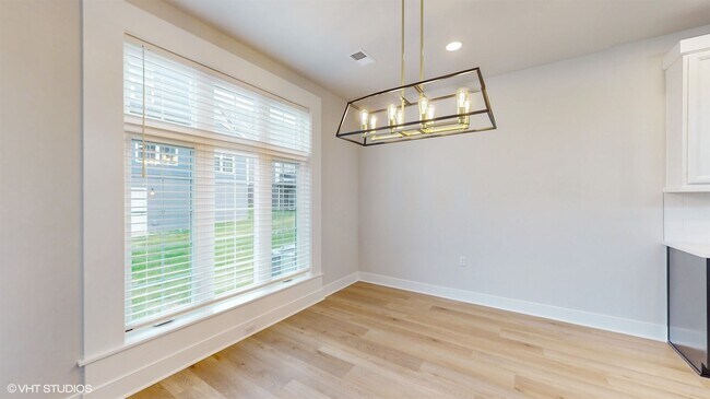 Building Photo - 314 E Lake St