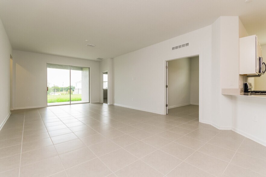 Building Photo - 2039 Hemingway Cir