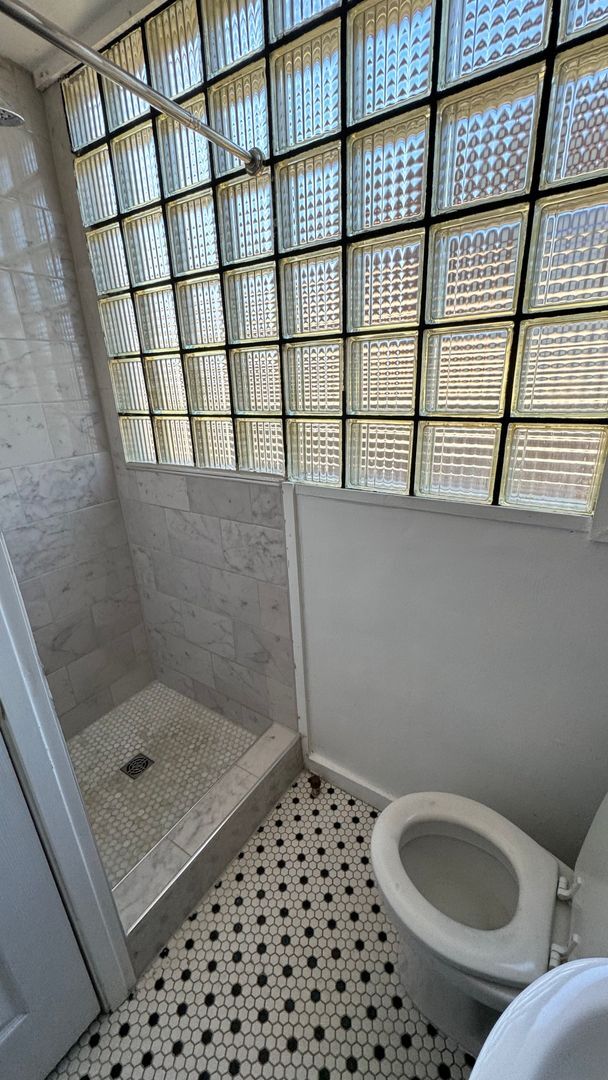 Building Photo - 1 Bedroom 1 bath Condo in Historic SLC building!