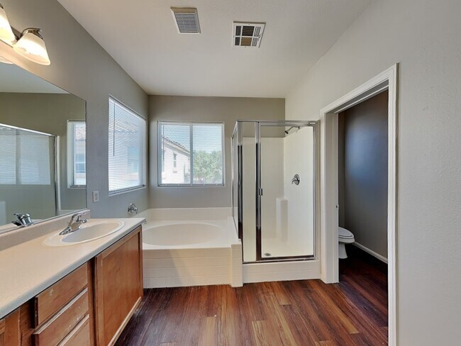 Building Photo - 720 Easter Lily Pl