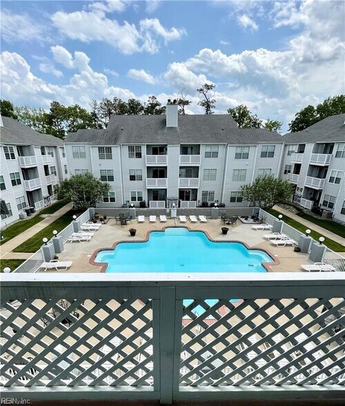 Building Photo - 620 Shoreham Ct