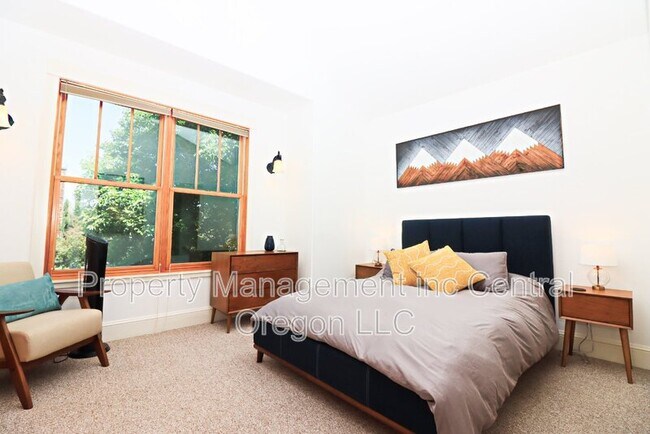 Building Photo - 577 W Jefferson Ave