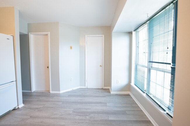 Building Photo - 8202 Ashford Blvd