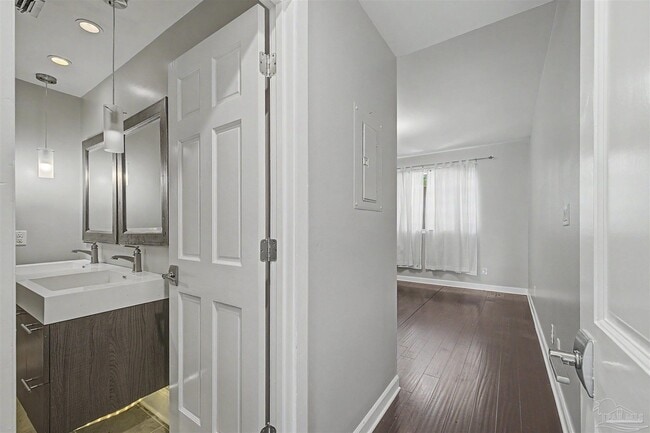 Building Photo - 42 Baybridge Dr