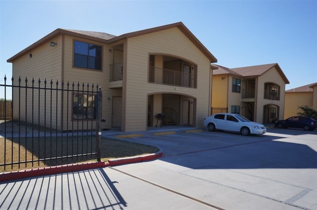 Building Photo - 5610 Doc Sigi Perez Loop