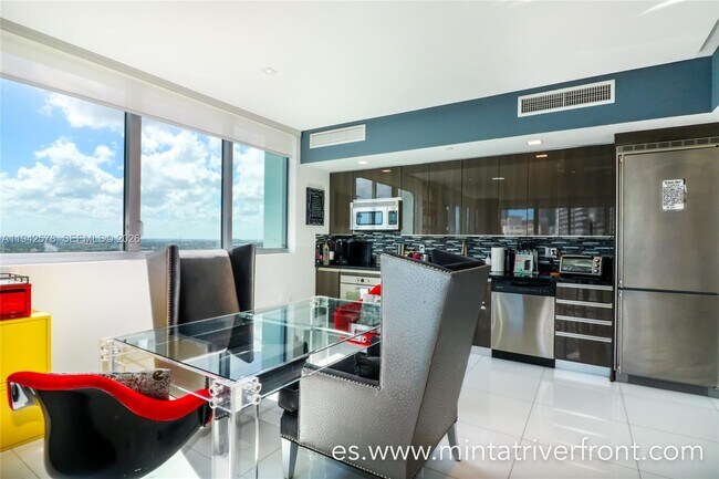 Building Photo - 92 SW 3rd St